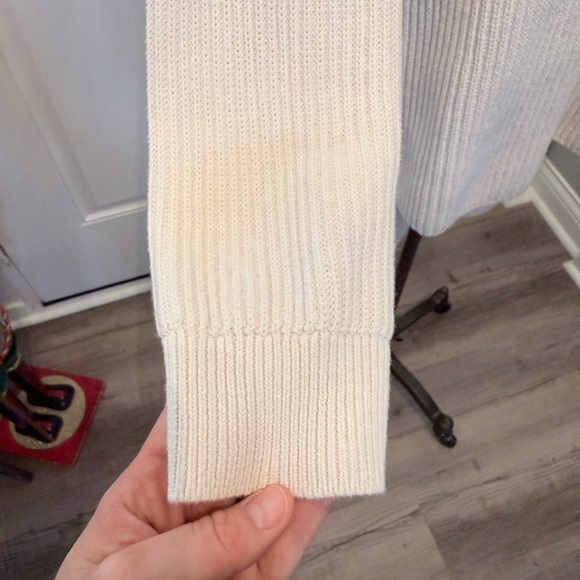 Women's Cream Sweater banana republic size large - Picture 2 of 4